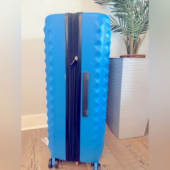 JESSICA SIMPSON HARDSIDE ROLLER LUGGAGE Vibrance suitcase  24” - Picture 10 of 11